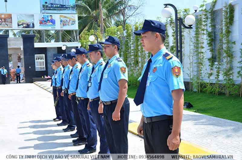 Những hiểu lầm phổ biến về nghề bảo vệ - Sự thật đằng sau hình ảnh trầm lặng