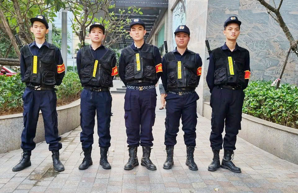 Đội ngũ nhân viến với tác phong lịch sự, văn minh .